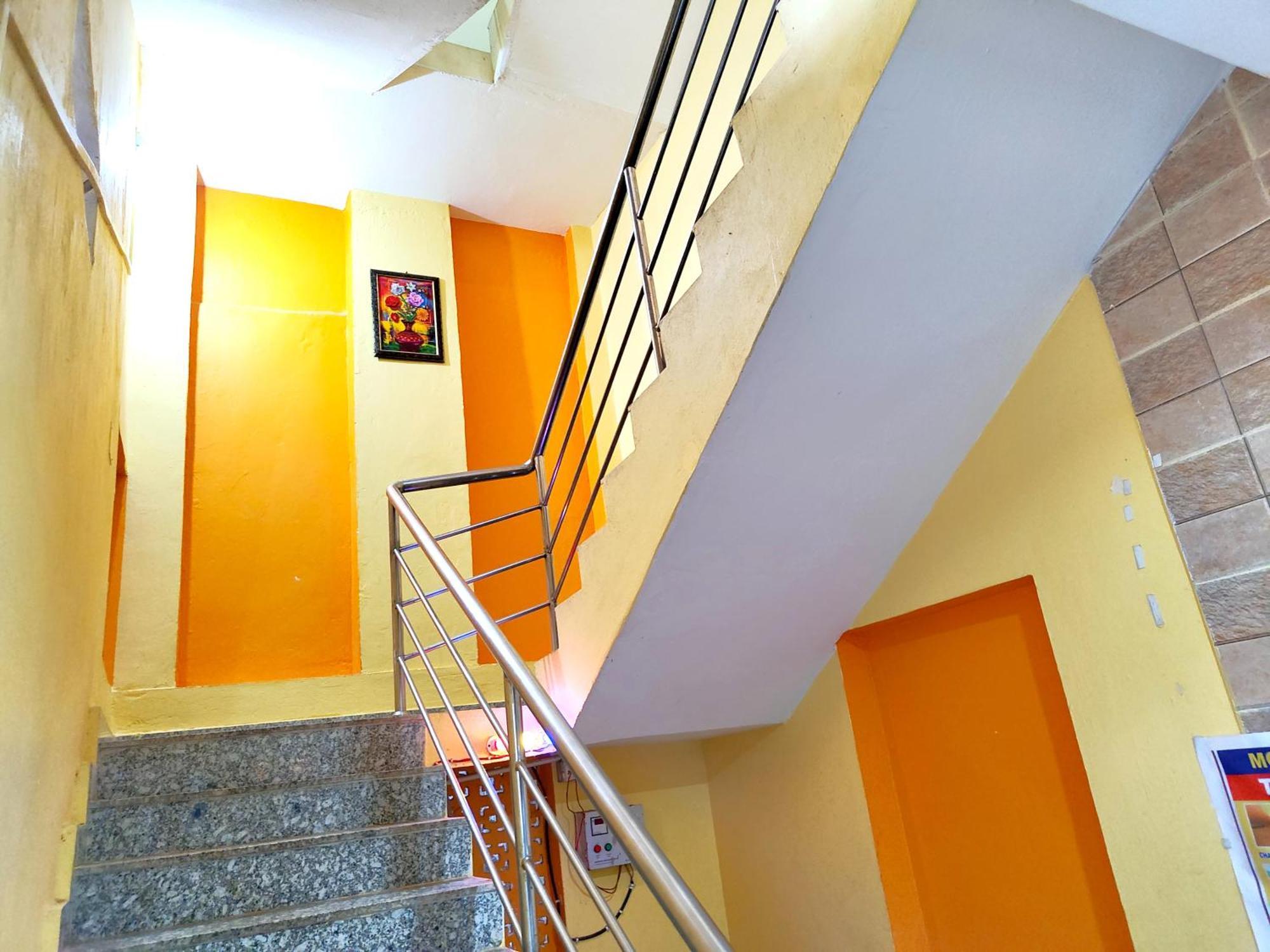 Goroomgo Sahoo Palace Puri - Prime Location Near Sea Beach - Excellent Service With Parking Facilities 외부 사진